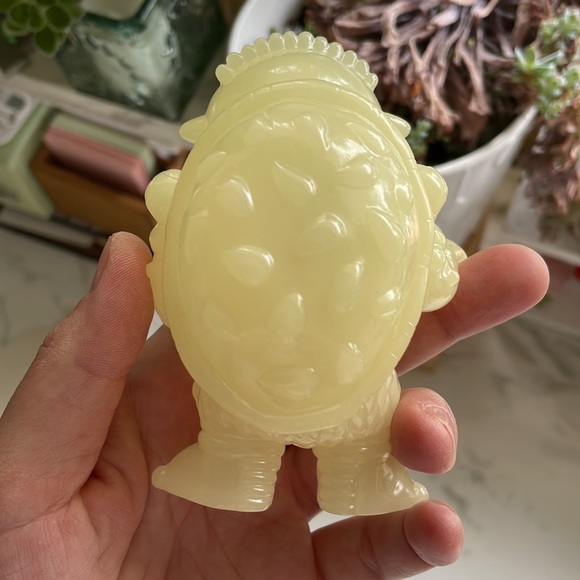 Crazy Kaiju Cheeseburger Vinyl Toy from Bad Teeth Comics & Double Haunt - GID - Picture 5 of 6